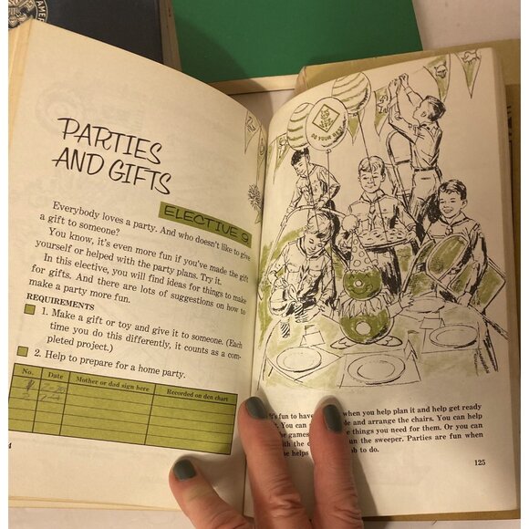 Mixed Lot 4 BSA Scout First Aid Scoutmaster Cub Books Manuals Training Vtg 1970s - Picture 7 of 16